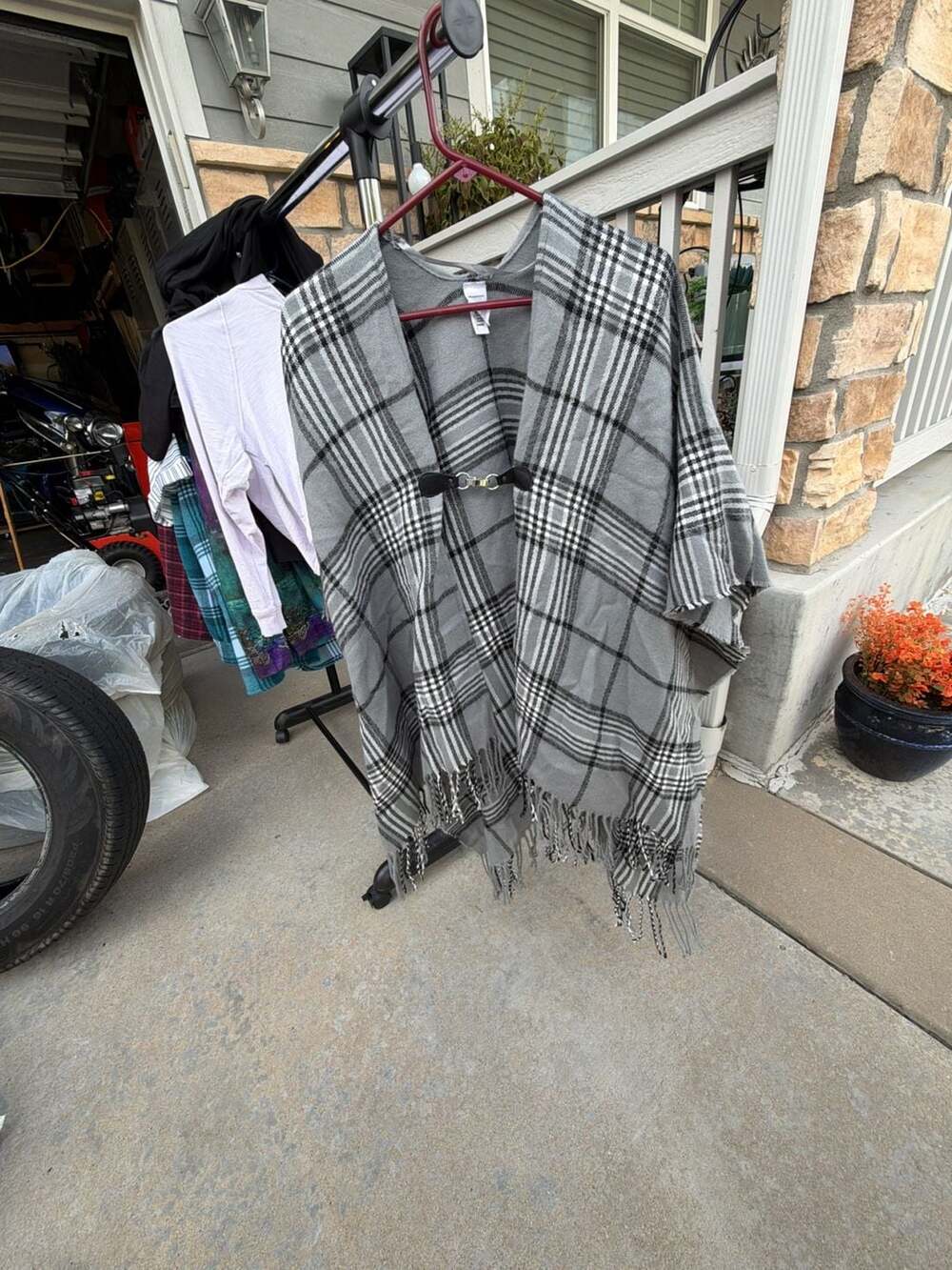 Time And True Womens Ruana Shawl One Size Grey Black Plaid W Front Buckle